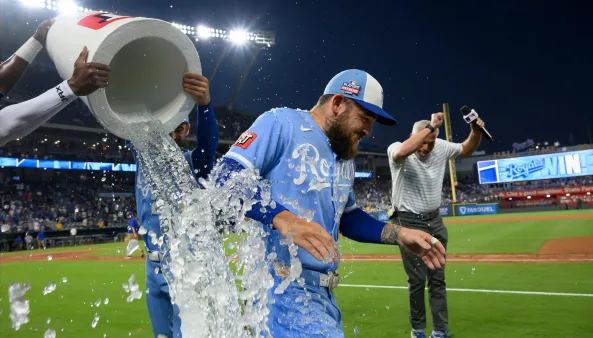 MLB|老虎1比3不敵皇家!李灝宇本季第7轟包辦全隊唯一得分 3 8/23皇家獲勝後潑水慶祝