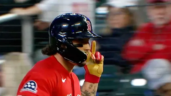 MLB|紅襪7比3擊退馬林魚!杜蘭延長11局滿貫砲石破天驚 2 杜蘭(Jarren Duran)曾經對場邊球迷比中指