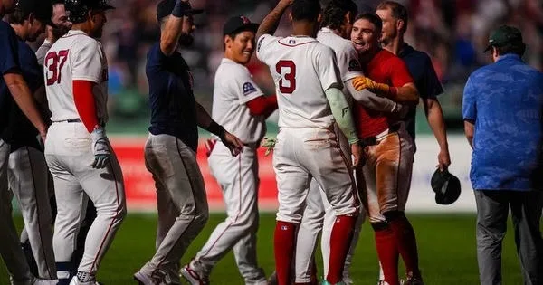MLB|芬威13局激戰!紅襪12:11白襪8連勝到手 3 打到13局幾乎是在考驗兩隊牛棚的深度與實力