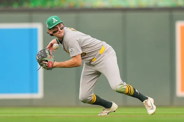 【MLB】運動家4比3擊敗紅襪|威爾森連111場零失誤刷新大聯盟紀錄 2 威爾森(Jacob Wilson)連續111場零失誤刷新紀錄