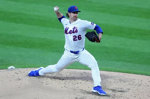 MLB|大都會2比1險勝教士!外野菜鳥連3次本壘阻殺創紀錄 2 麥克林(Nolan McLean)投得很驚險