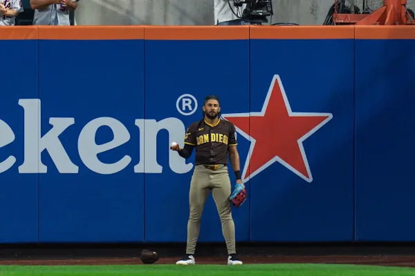 MLB|教士5比2擊敗大都會!塔提斯攻守全能秀單場2轟秀翻天 2 塔提斯(Fernando Tatis Jr.)攔截大都會滿貫砲