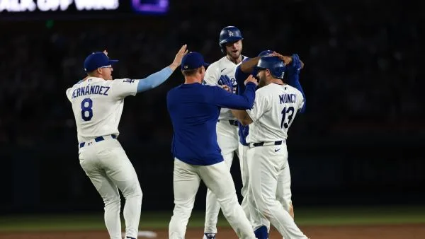 MLB|蒙西延長賽敲再見安打!道奇5:4氣走皇家慶史奈爾回歸 2 蒙西關鍵時刻敲安助道奇取勝