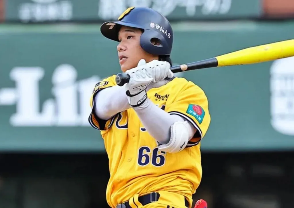8/8中信兄弟6:1台鋼雄鷹比賽結果|黃韋盛3打點逆轉、兄弟14安奪本季第30勝 1 黃韋盛關鍵安打帶動4局4分大局