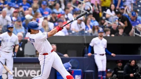 MLB|老鬼薛澤7局10K僅挨1安!藍鳥7:0完封水手寫下里程碑 2 岡本和真開轟助藍鳥擴大領先