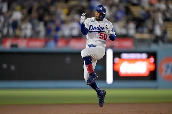 MLB|大谷不在也免驚!貝茲3分砲7比5逆轉擊退國民 2 貝茲(Mookie Betts)3分砲助道奇逆轉勝