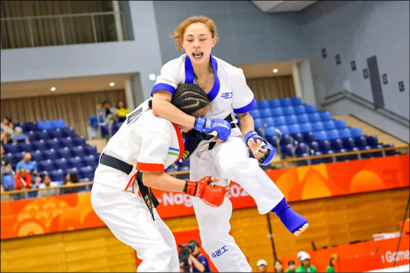 2026亞運|林郁芬綜合格鬥0:3|右膝重傷惜敗烏茲別克 2 林郁芬綜合格鬥0:3止步亞運八強