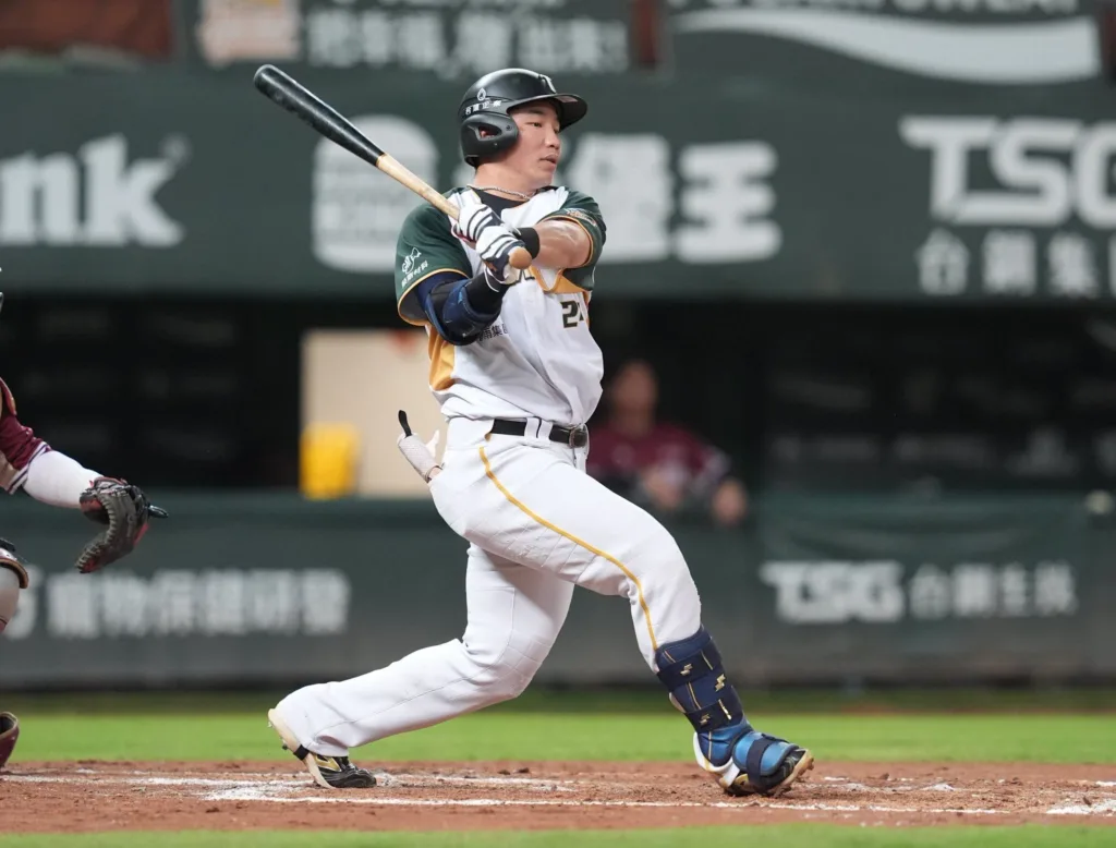中職例行賽|樂天桃猿2-1台鋼雄鷹|艾菩樂1失分奪MVP 1 台鋼五局快速回敬一分
