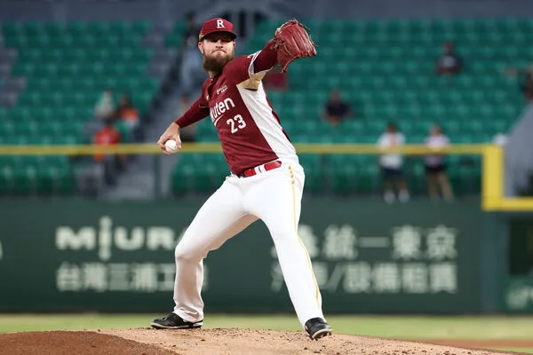 中職例行賽|樂天桃猿2-1台鋼雄鷹|艾菩樂1失分奪MVP 2 艾菩樂僅1失分拿下MVP